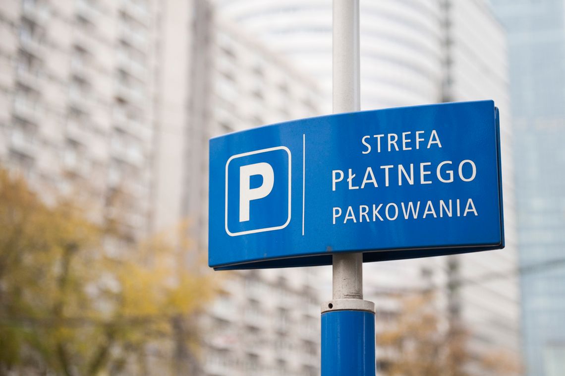 Czy na Mokotowie wprowadzą strefę płatnego parkowania? Zadecydują o tym radni