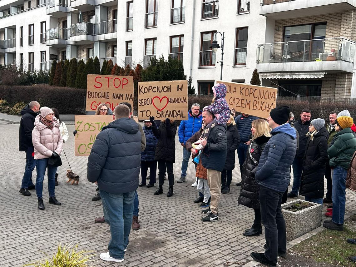 Protest mieszkańców osiedla Ostoja Wilanów