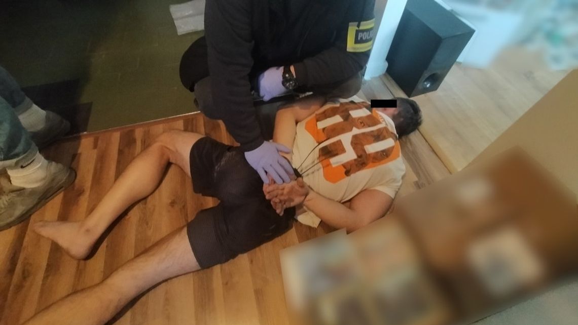 Gang z Brzeskiej rozbity. Tam od lat szerzy się handel narkotykami. Zatrzymano osiem osób Gang z Brzeskiej rozbity. Tam od lat szerzy się handel narkotykami. Zatrzymano osiem osób