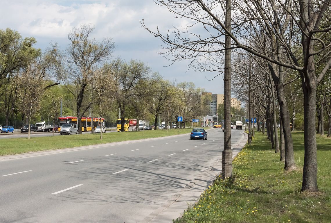 Drogowcy wracają na warszawskie ulice. Kierowców i pasażerów czekają utrudnienia. Drogowcy wracają na warszawskie ulice. Kierowców i pasażerów czekają utrudnienia.