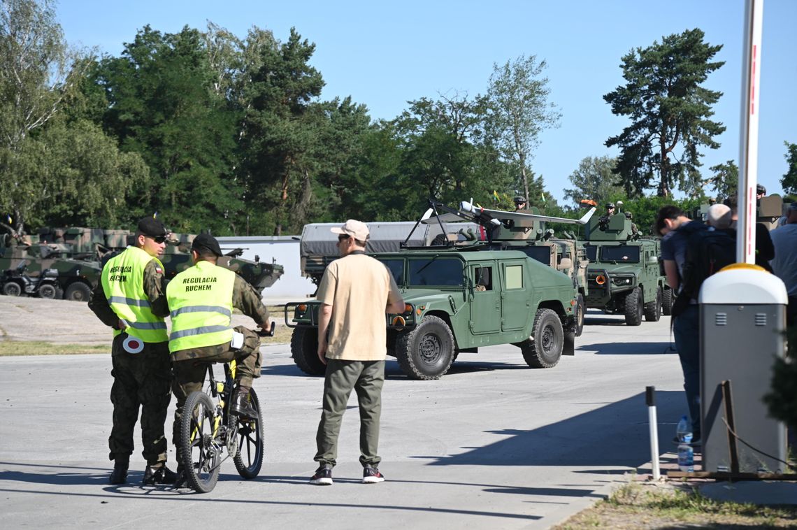 Drony niedaleko Warszawy. Jeden 60 km, drugi 80 km od stolicy