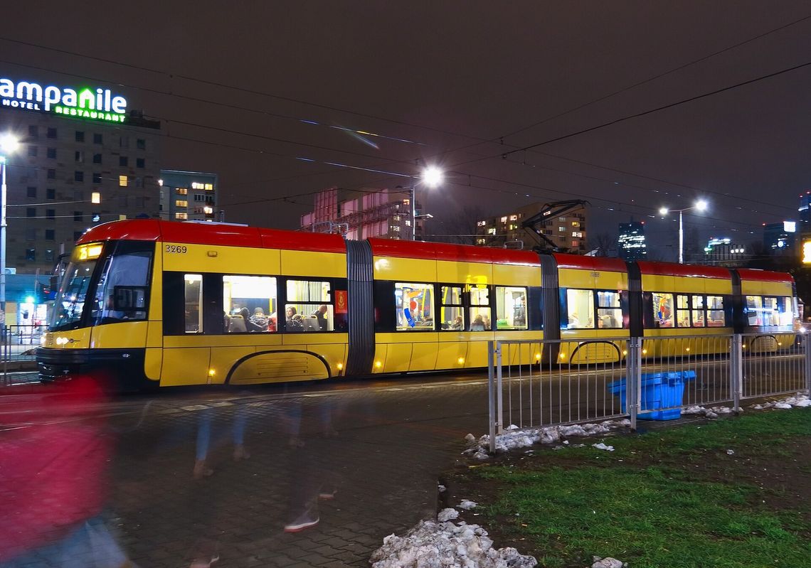 Duże utrudnienia przy placu Zawiszy. Na Towarowej zostanie tylko jeden pas ruchu.