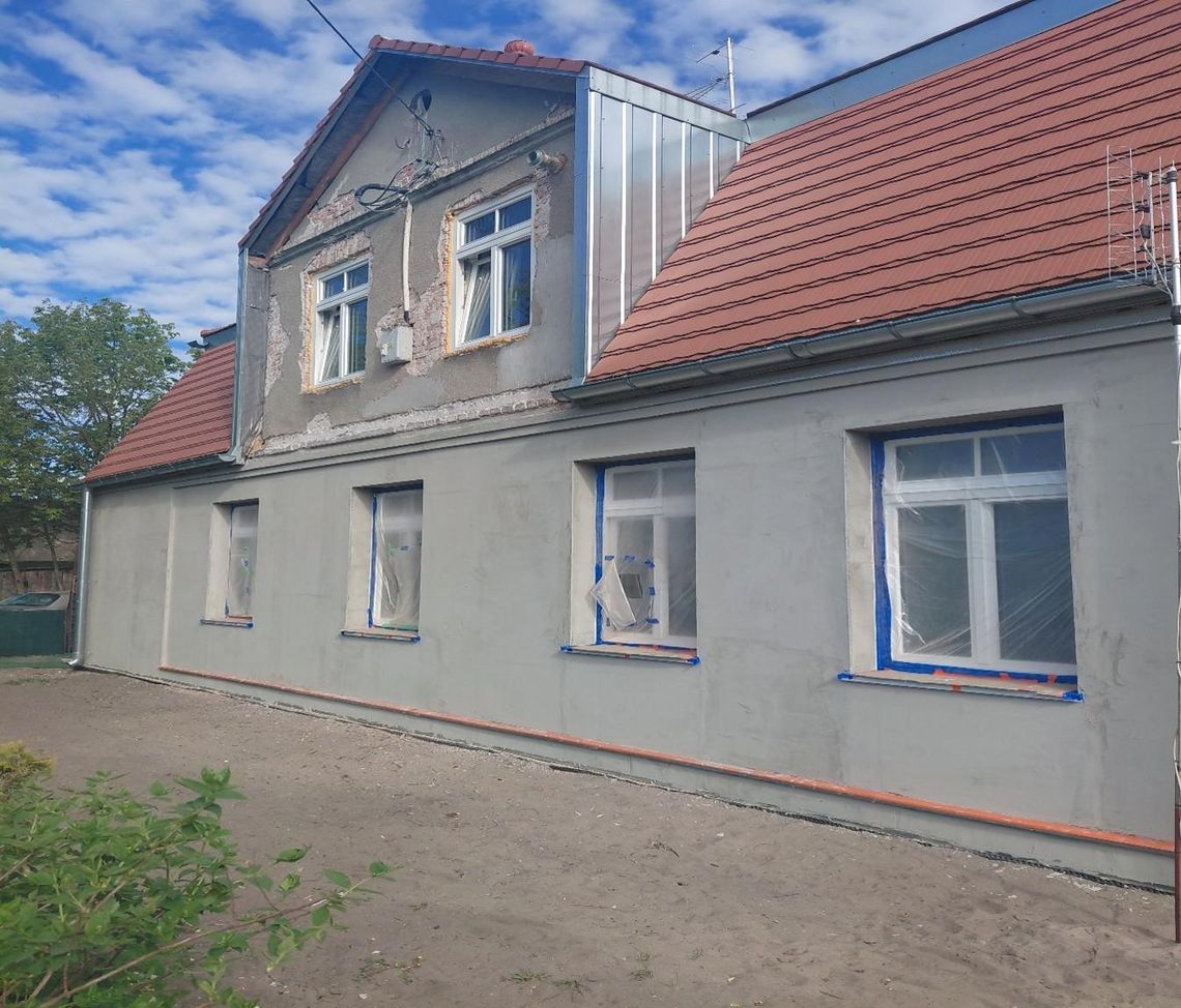 Dwa budynki komunalne w Wawrze po termomodernizacji. Dwa budynki komunalne w Wawrze po termomodernizacji.