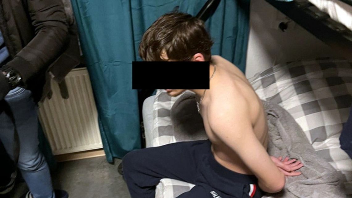 Groził ekspedientkom nożem i ukradł pieniądze. Myślał, że dostanie tylko mandat