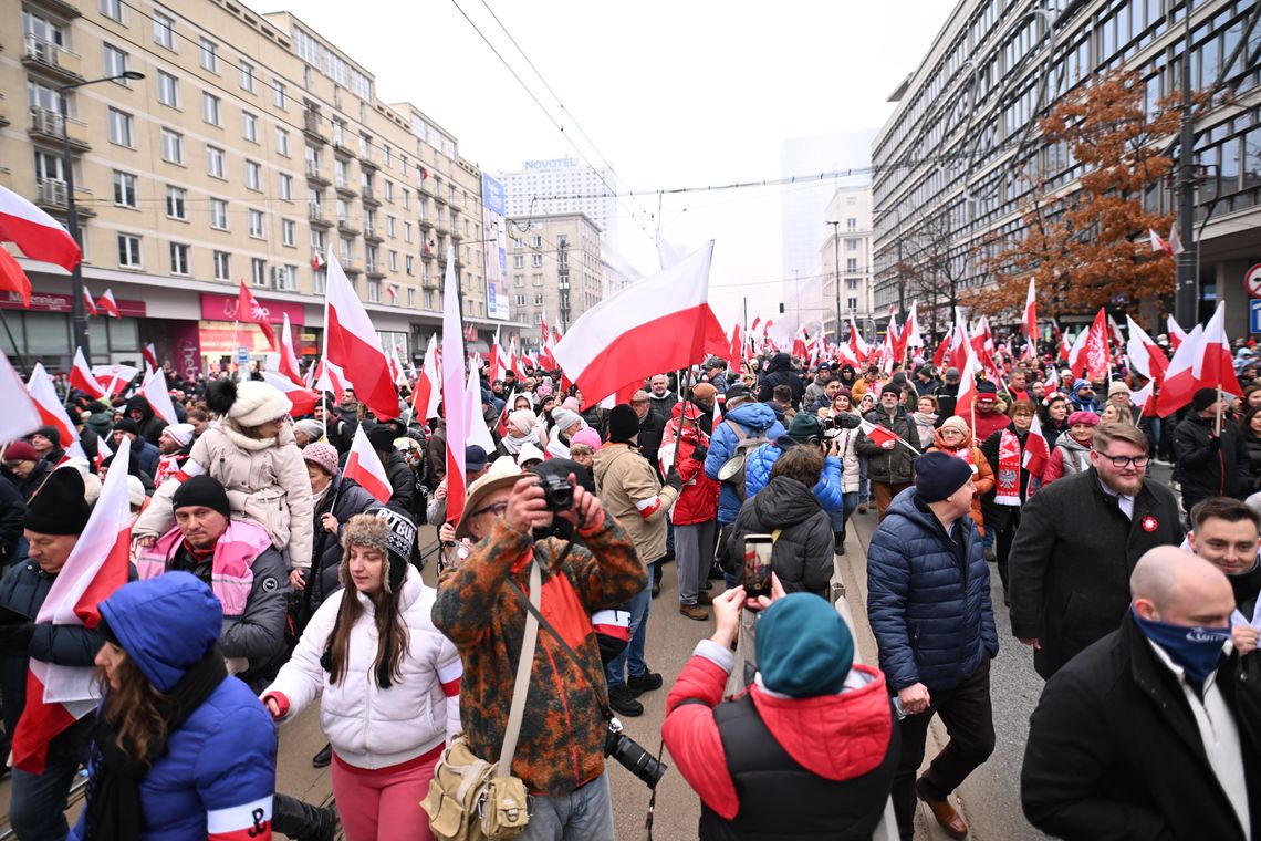 Ile osób szło w Marszu Niepodległości? 250 tysięcy, 150, a może 90? Pojedynek na liczby