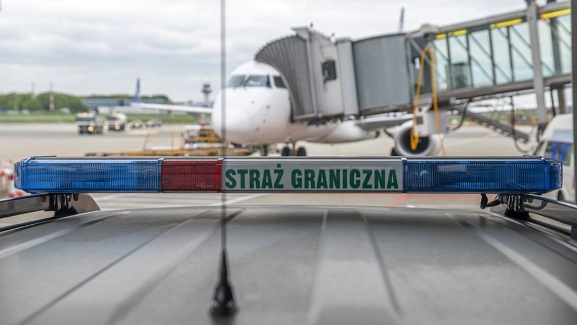 Incydent na Lotnisku Chopina. Mężczyzna żartował, że ma siekierę