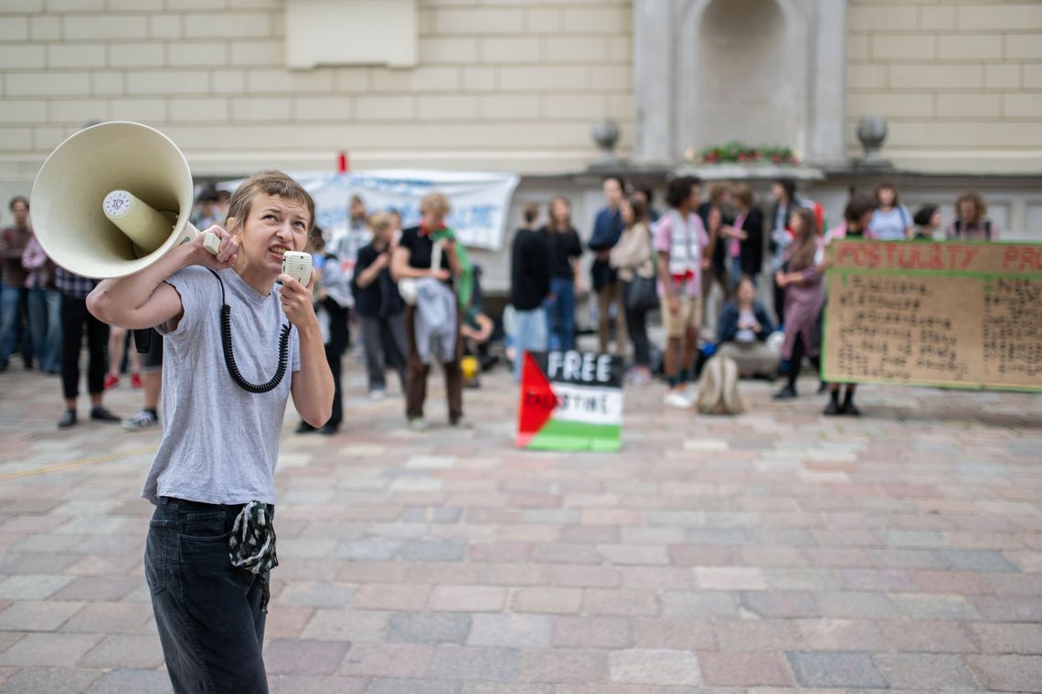 Protest studentów UW. „Izrael morduje, a UW współpracuje”