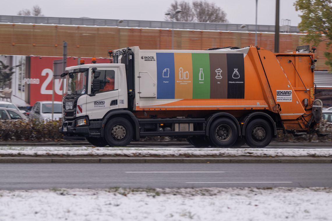 Jest akt oskarżenia w sprawie tzw. afery śmieciowej w Warszawie. Zarzuty dla byłego sekretarza miasta