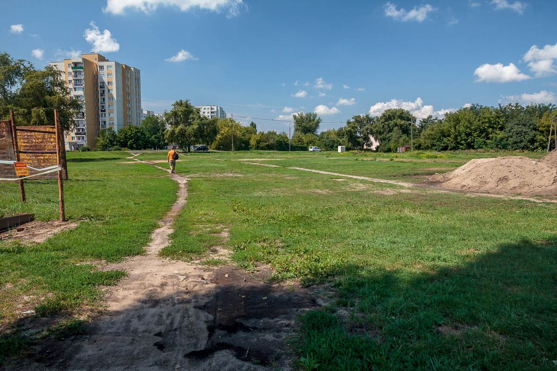 Rezerwa pod ulice Nowotrocką na Targówku w Warszawie.