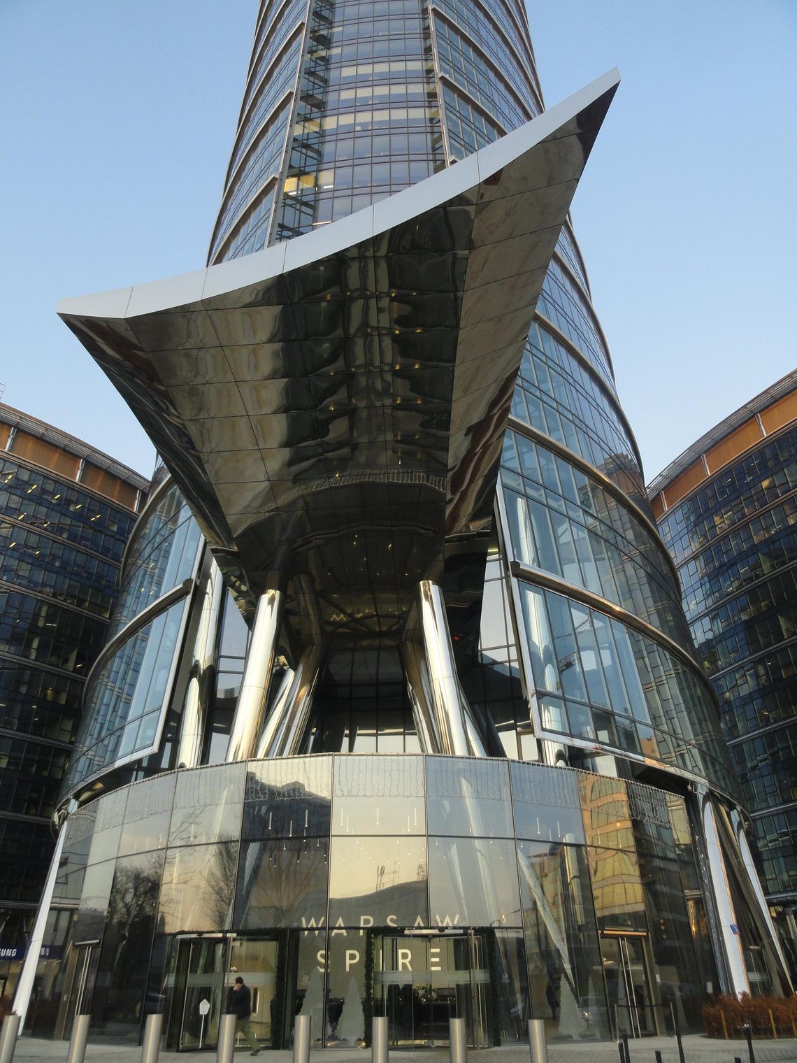 Kolejna zmiana na Woli. Znika dawny pawilon, w jego miejscu planowany jest 130-metrowy „Chopin Tower”