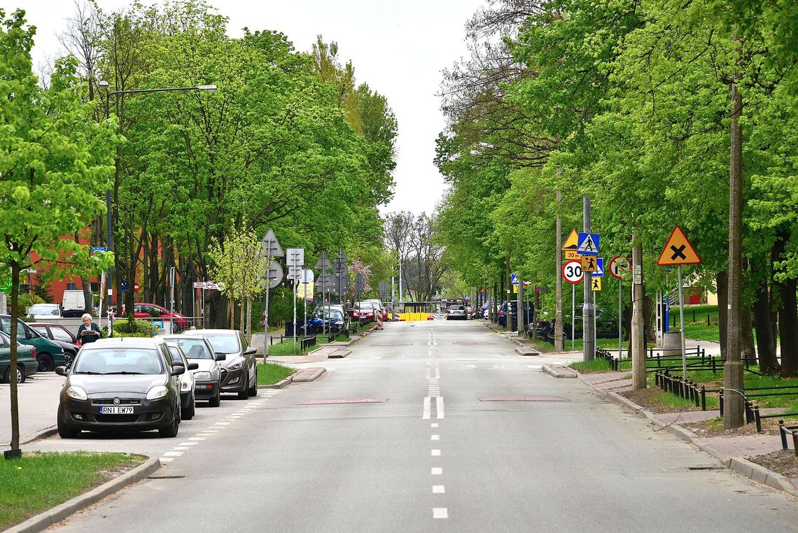 Kolejny skwer na Woli zagrożony zabudową? Mieszkańcy zaniepokojeni, spółdzielnia odpowiada. Kolejny skwer na Woli zagrożony zabudową? Mieszkańcy zaniepokojeni, spółdzielnia odpowiada.