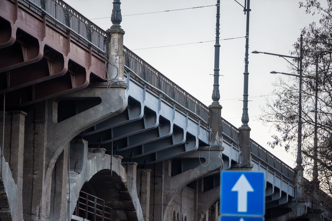 Koniec zwężeń pod Mostem Poniatowskiego. Wisłostrada odzyska wszystkie pasy.