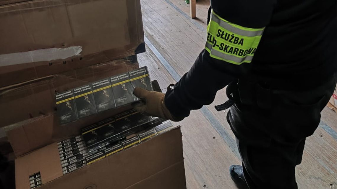 Kontrabanda za prawie 2 mln zł pod Warszawą. Właściciel schował się w kontenerze