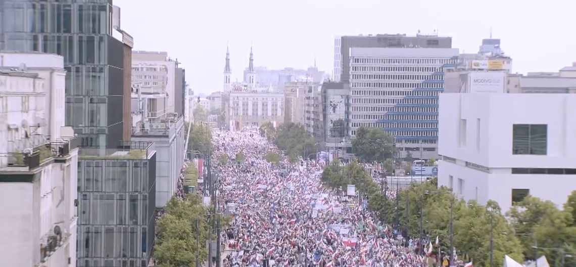 Marsze Trzaskowskiego i Nawrockiego w Warszawie. Ile osób poszło, jaka frekwencja?