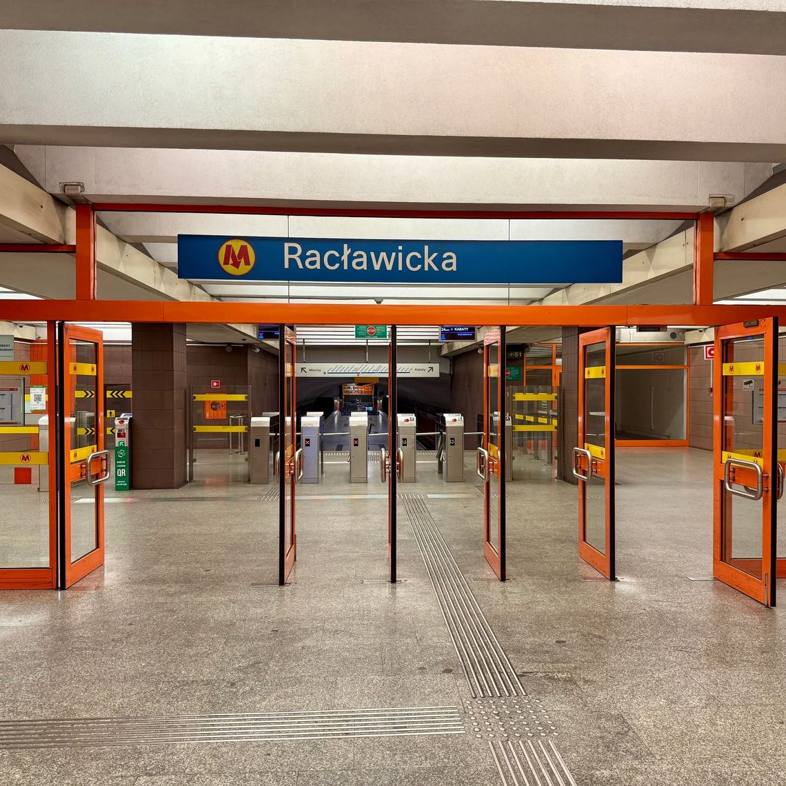 Metro Racławicka