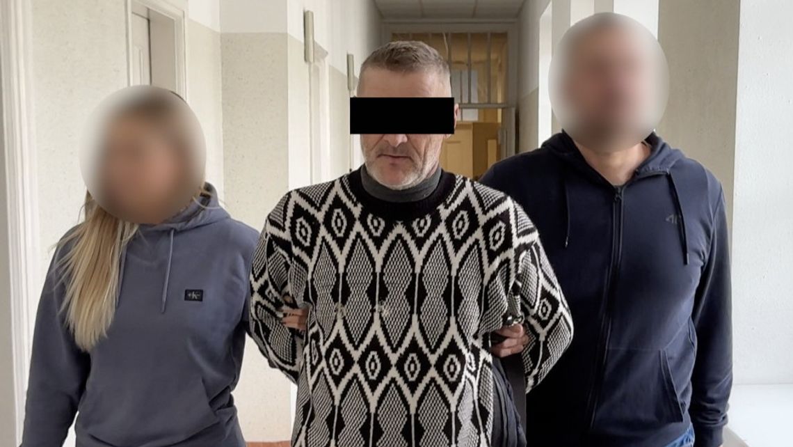 Mieli kraść samochody i wyłudzać odszkodowania. Policja zatrzymała osiem osób - w tym adwokata Mieli kraść samochody i wyłudzać odszkodowania. Policja zatrzymała osiem osób - w tym adwokata