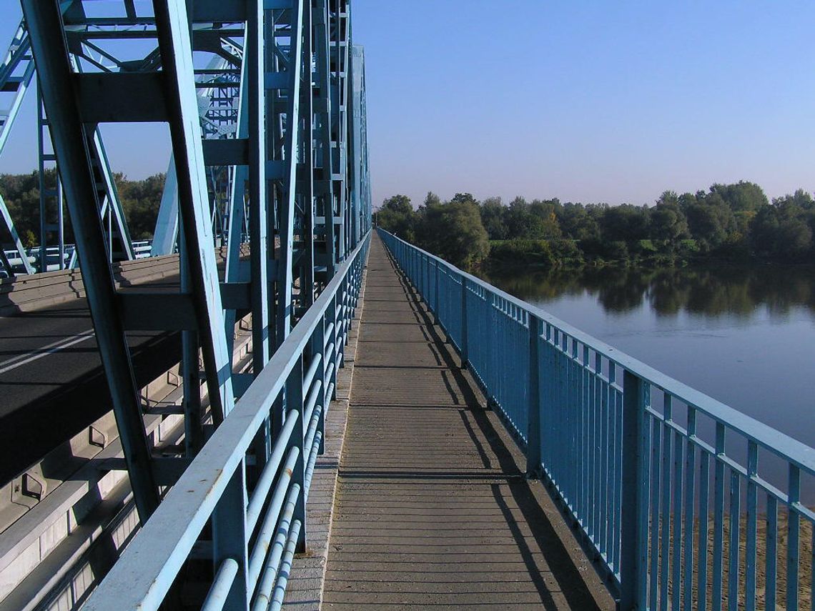 Most w Nowym Dworze Mazowieckim zostanie zamknięty. Utrudnienia także w drodze na lotnisko w Modlinie. Most w Nowym Dworze Mazowieckim zostanie zamknięty. Utrudnienia także w drodze na lotnisko w Modlinie.