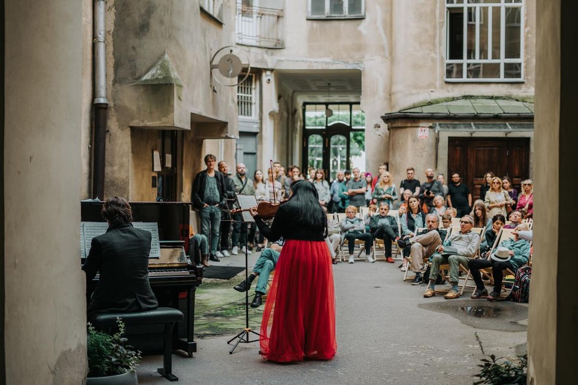 Muzyka zabrzmi na podwórkach starych kamienic. Rusza jubileuszowy „WarszeMuzik”