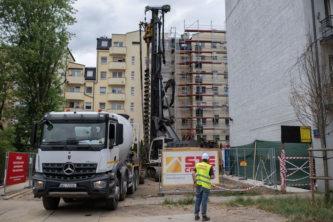 Grajewska 19a w Warszawie. Plac budowy bloku niezgodnego z planem miejscowym.