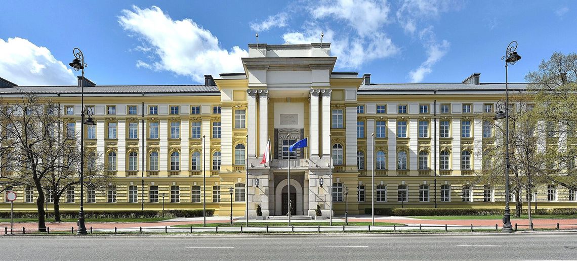 Nauczyciele protestują przed Kancelarią Premiera. Domagają się wyższych wynagrodzeń. Nauczyciele protestują przed Kancelarią Premiera. Domagają się wyższych wynagrodzeń.