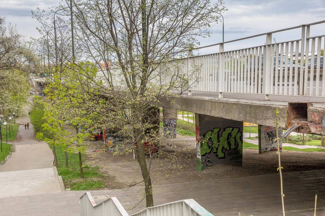Niedostępna infrastruktura Trasy Łazienkowskiej. „Nikt nie pomyślał o poprawie dostępności”