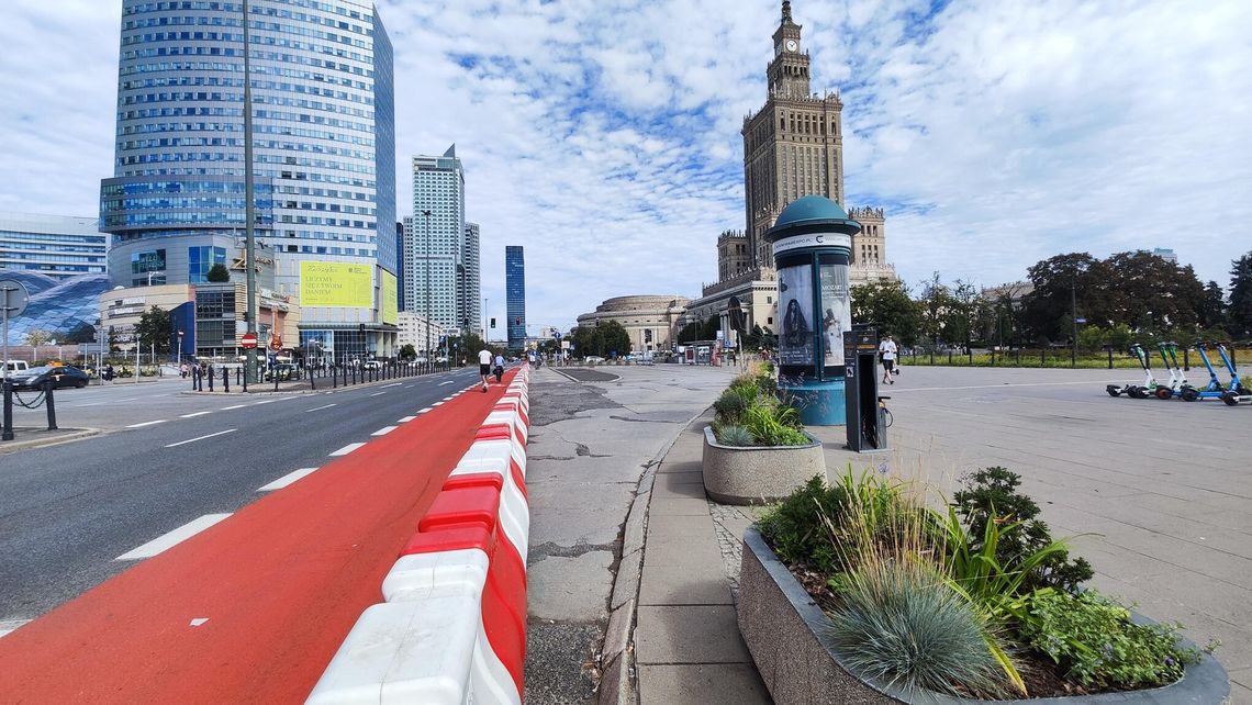 Zamknięty przystanek i obawa o wiadukt.