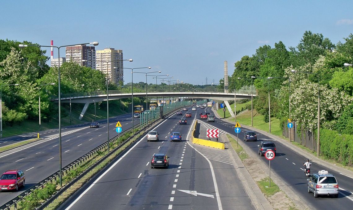 Nocne utrudnienia na S8. Drogowcy przenoszą się w rejon Broniewskiego. Nocne utrudnienia na S8. Drogowcy przenoszą się w rejon Broniewskiego.