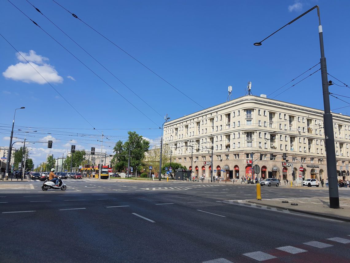 Nowa droga rowerowa w centrum Warszawy? ZDM planuje zmiany w al. Solidarności. Nowa droga rowerowa w centrum Warszawy? ZDM planuje zmiany w al. Solidarności.