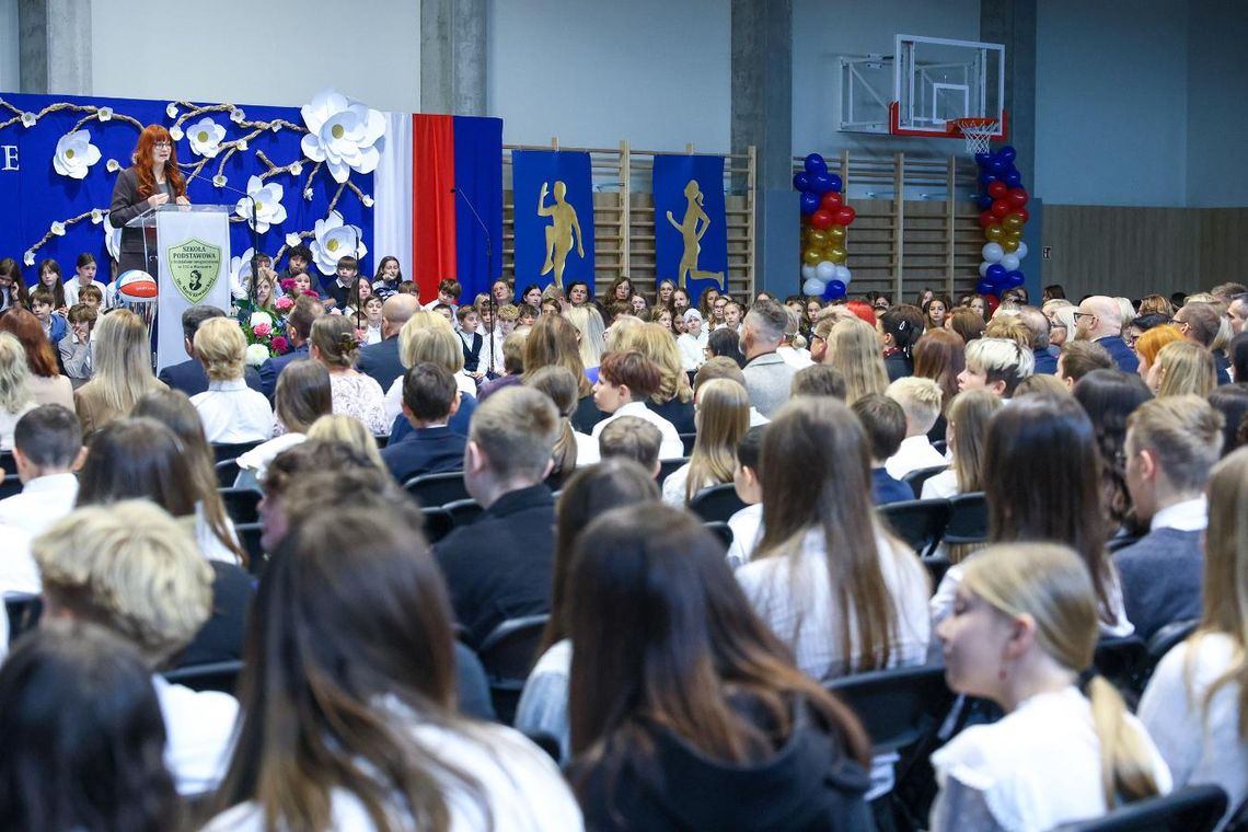 Nowoczesna hala sportowa na Białołęce gotowa. Pomieści nawet 600 osób.
