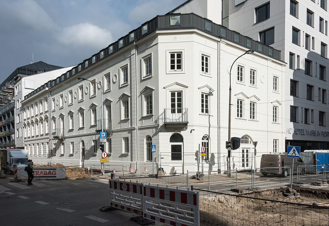 Nowy hotel w zabytkowej kamienicy na Pradze. „AC Hotel Warsaw Port Praski” coraz bliżej otwarcia.