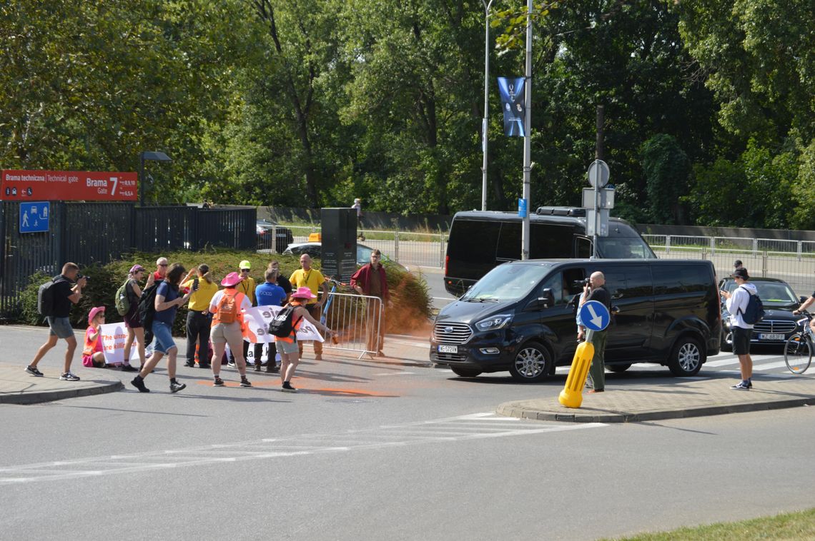 Aktywiści zablokowali wjazd amerykańskiej piosenkarce