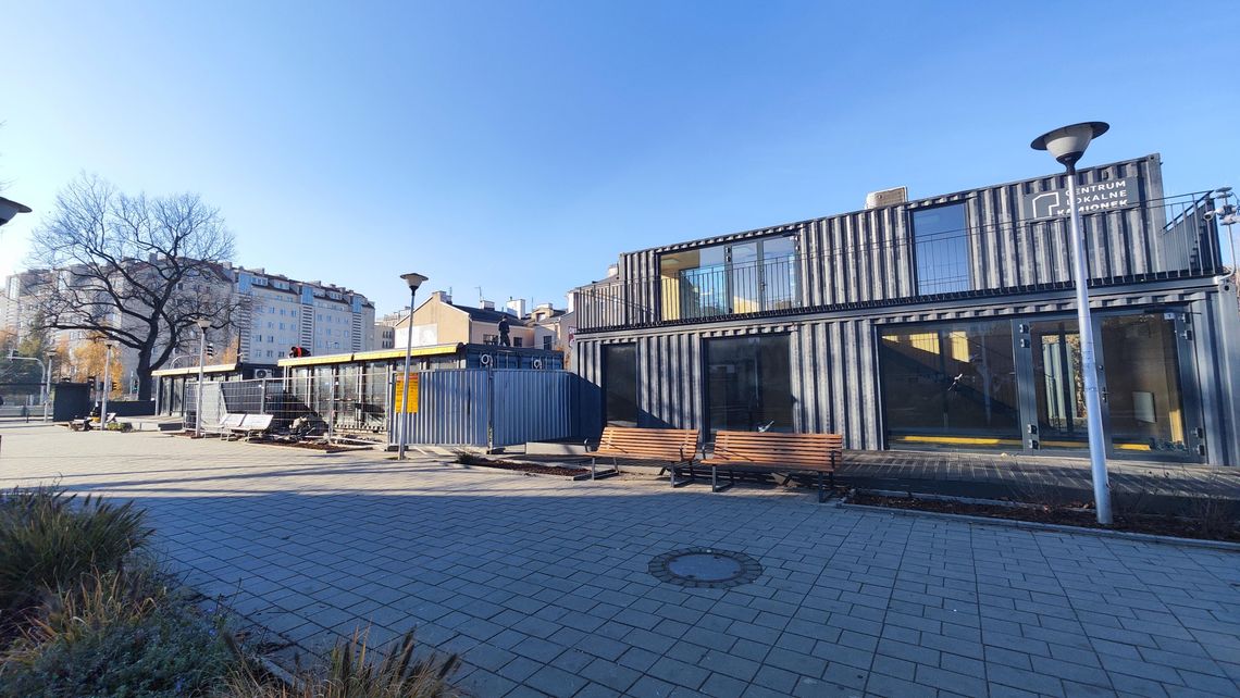 Pawilony pojawiły się, stały puste, teraz znikają. Społecznicy składają wniosek do NIK Pawilony pojawiły się, stały puste, teraz znikają. Społecznicy składają wniosek do NIK