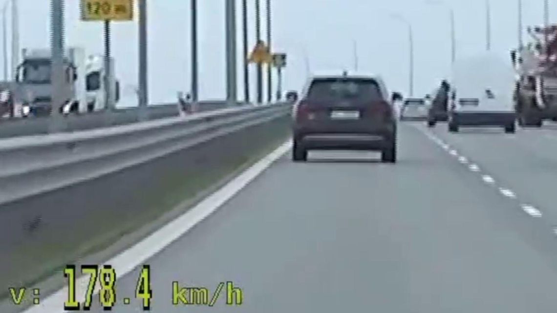 Pędził S7 niemal 200 km/h. Policja zatrzymała 41-latka bez prawa jazdy Pędził S7 niemal 200 km/h. Policja zatrzymała 41-latka bez prawa jazdy