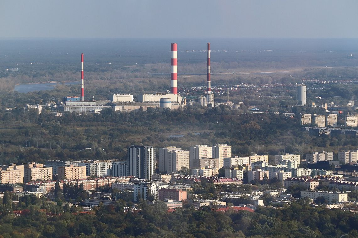Po ponad 50 latach zniknie z panoramy Warszawy. Rusza rozbiórka 200-metrowego komina na Siekierkach. Po ponad 50 latach zniknie z panoramy Warszawy. Rusza rozbiórka 200-metrowego komina na Siekierkach.