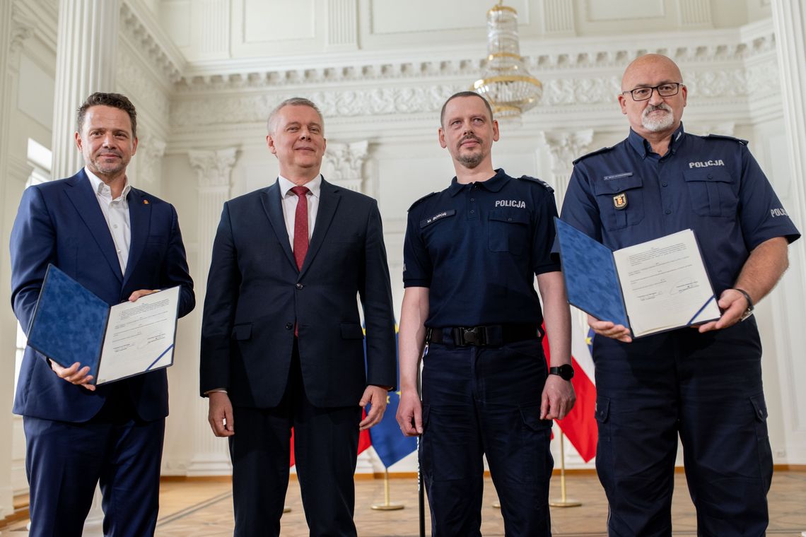 Warszawa bierze się za zagranicznych przewoźników na aplikacje. Podpisano porozumienie z policją