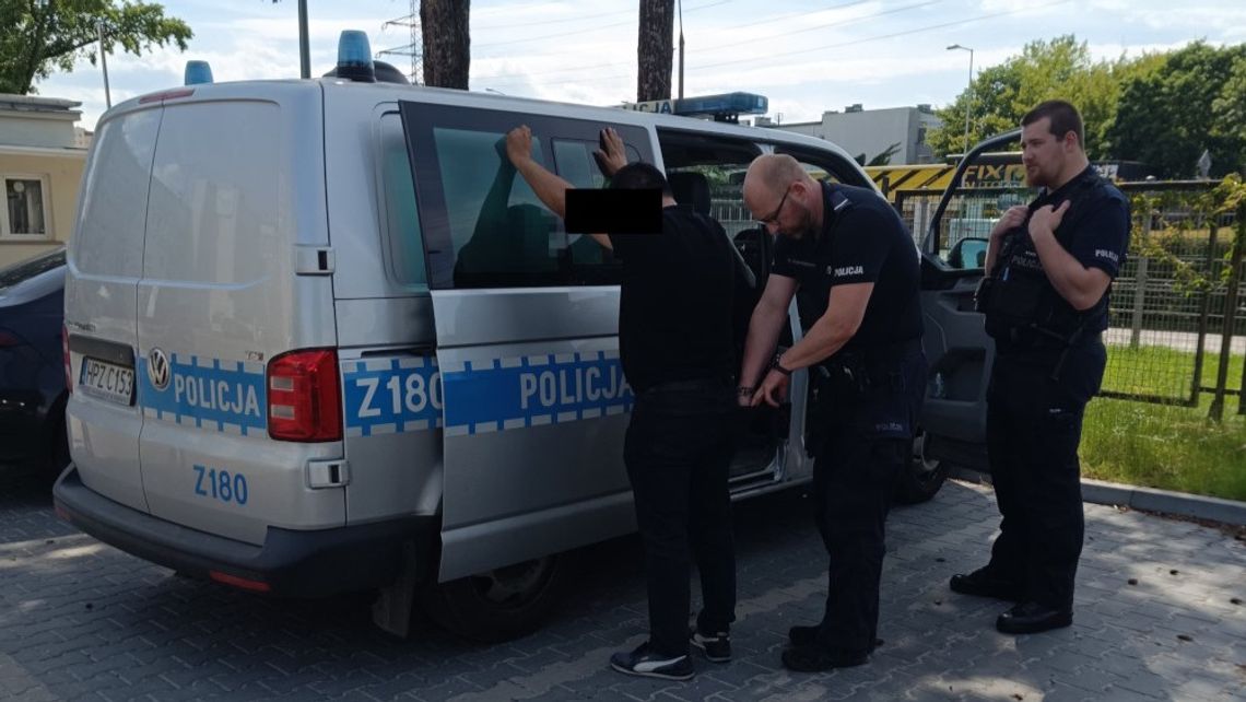 Wypadek na Pradze-Południe. 42-letni Uzbek potrącił rowerzystę na oczach policjantów. Był poszukiwany