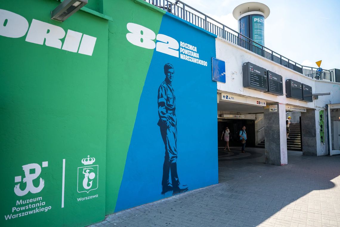Powstańczy mural pojawił się przy metrze Centrum. Przypomina o godzinie „W”