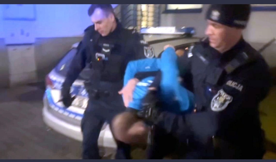 Próba gwałtu na Białołęce. Kobieta krzyczała, wezwała pomoc. Napastnika dopadła policja