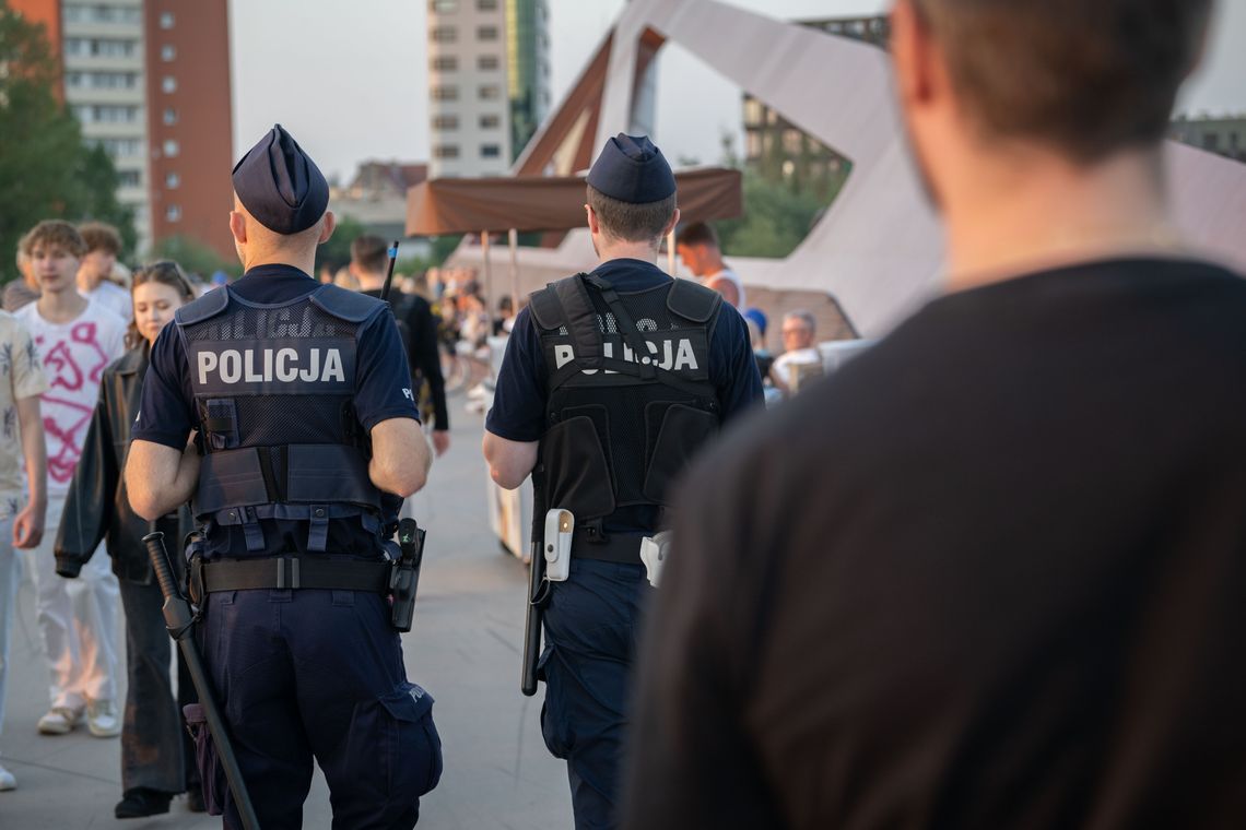 Policjanci na kładce-pieszo rowerowej. Rasistowski atak na Jagiellońskiej?