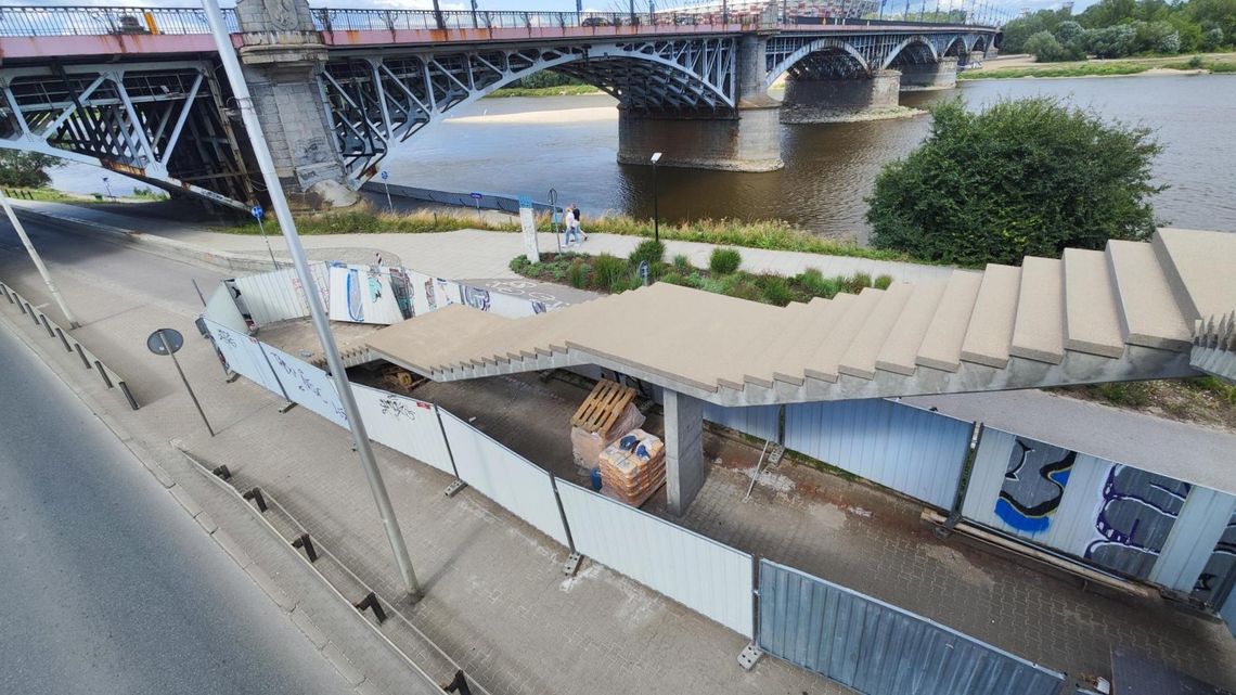 Remont kładki pieszej przy moście Poniatowskiego