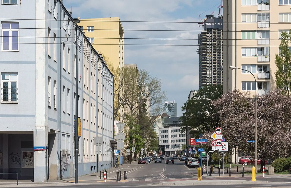 „Srebrna 5” osiągnęła docelową wysokość. Na budynku zawisła wiecha. „Srebrna 5” osiągnęła docelową wysokość. Na budynku zawisła wiecha.