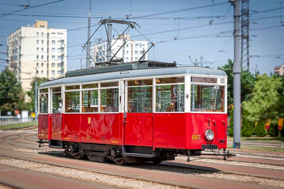 Zabytkowy tramwaj w Warszawie.