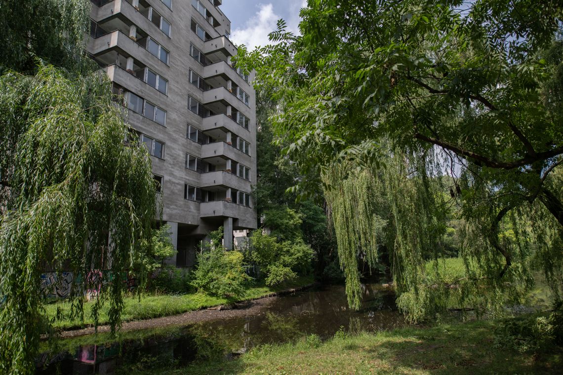 Szpiegowo przy Sobieskiego 100 w Warszawie.