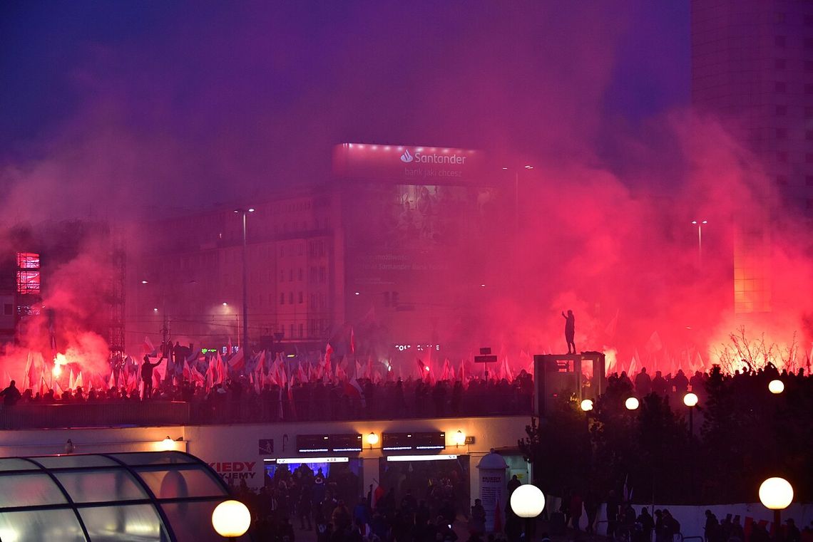 Uczestnicy marszu na Rondzie Dmowskiego, 2018 r.