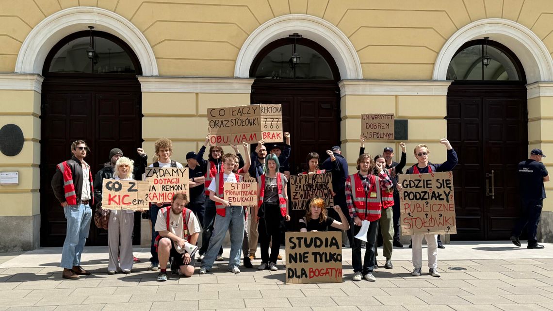 Protest pod rektoratem UW