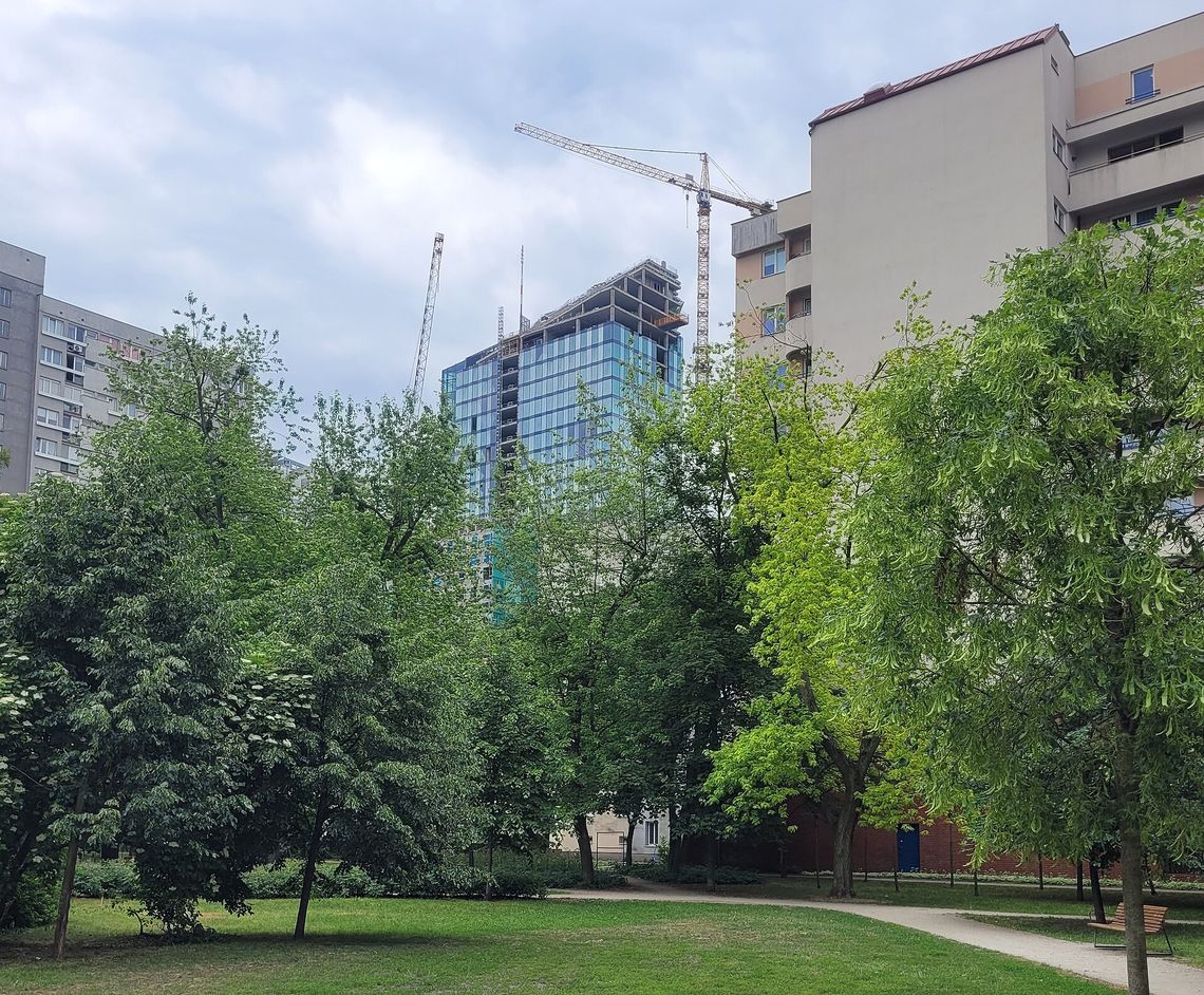 „Upper One” osiągnął docelową wysokość. 131,5-metrowa wieża zmienia panoramę centrum Warszawy. „Upper One” osiągnął docelową wysokość. 131,5-metrowa wieża zmienia panoramę centrum Warszawy.