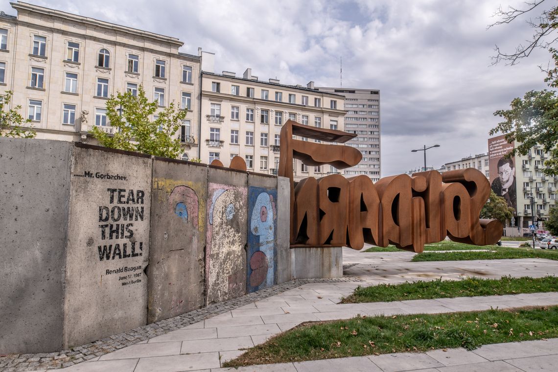 Fragmenty muru berlińskiego przy pomniku "Solidarności"