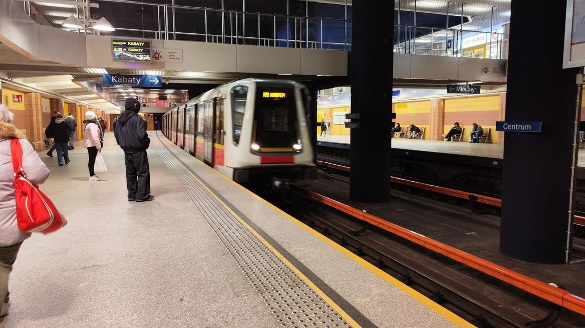 Utrudnienia w metrze. Wtargnął na torowisko, ale został ujęty