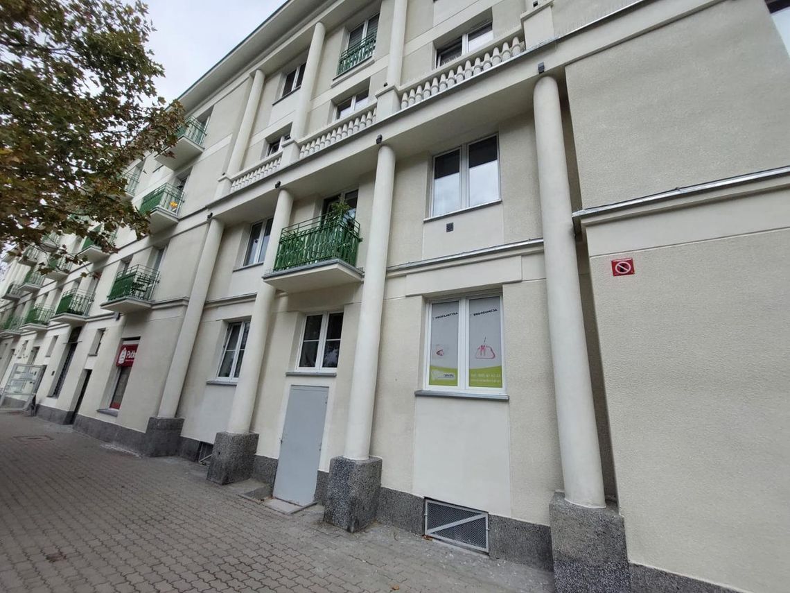Warszawa walczy z nielegalnym graffiti. Na kamienicach pojawiają się specjalne tabliczki.