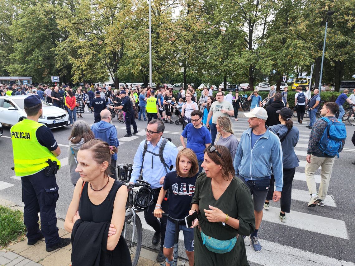 Ulicą Woronicza przeszedł marsz solidarności po tragicznym wypadku.